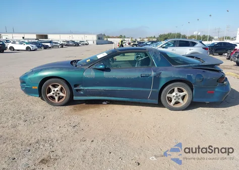 1998 Pontiac Firebird Trans Am z USA, uszkodzony, nr VIN 2G2FV22G2W2230717